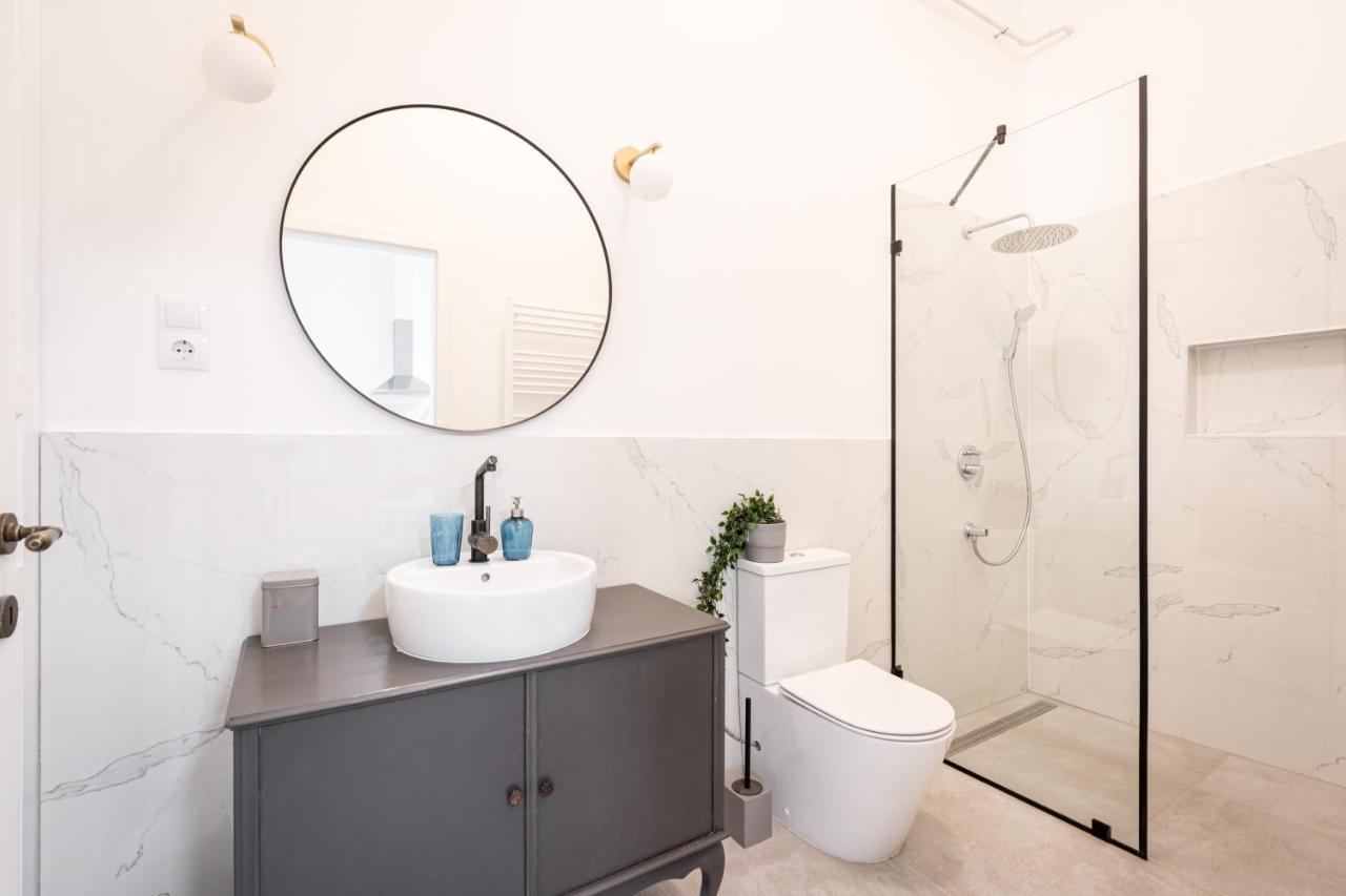Atmos Glare Apartment Boedapest Buitenkant foto