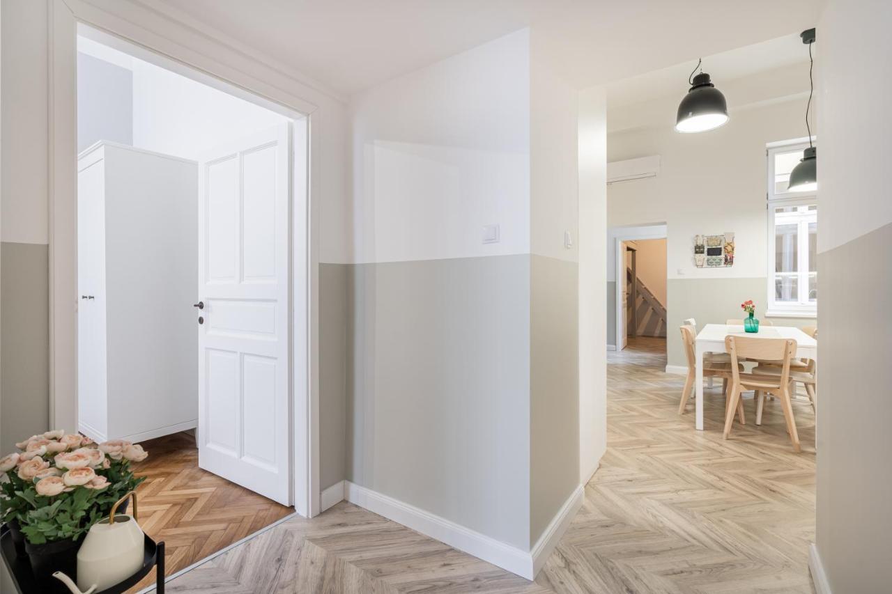 Atmos Glare Apartment Boedapest Buitenkant foto