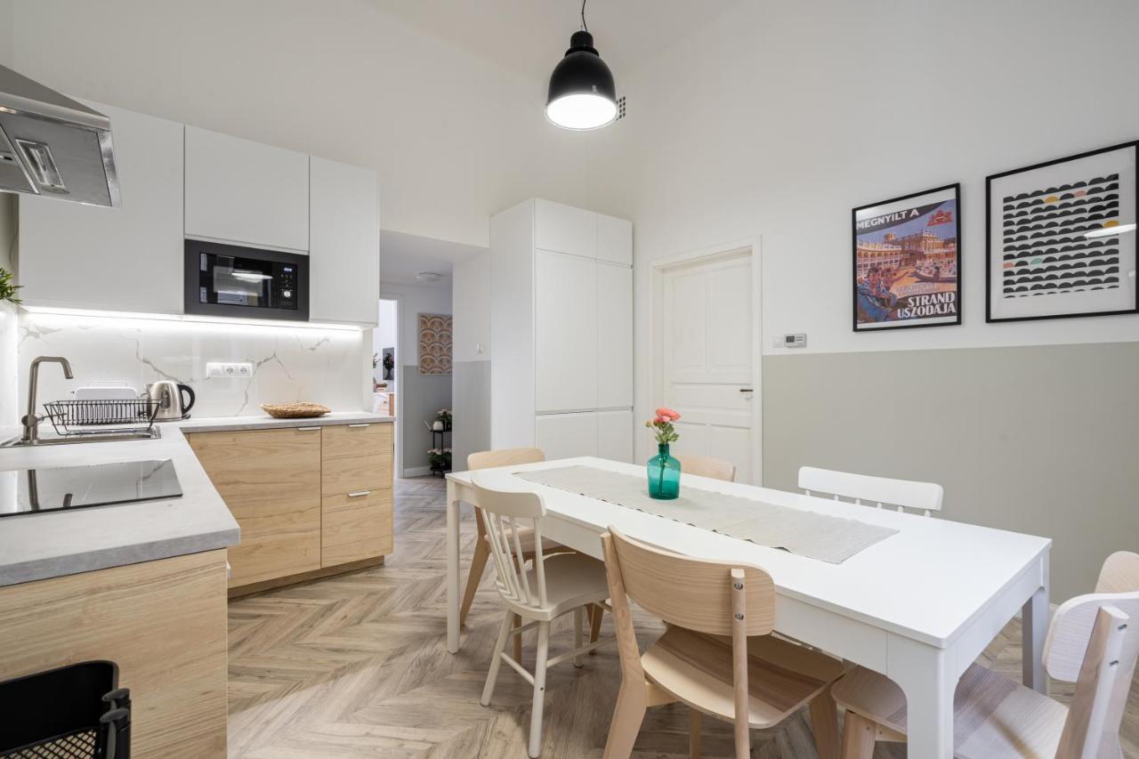 Atmos Glare Apartment Boedapest Buitenkant foto